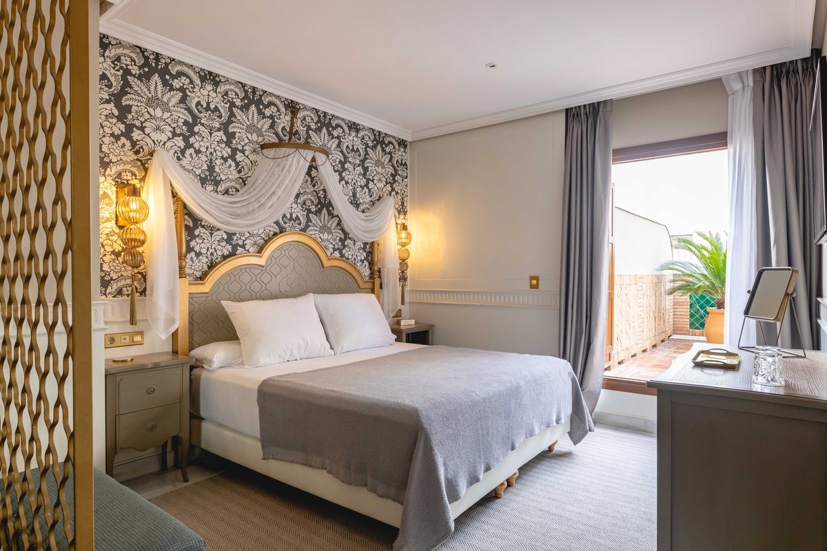 A king bed Gravina 51 Hotel Sevilla
