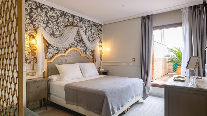 Preferential with terrace Gravina 51 Hotel Sevilla